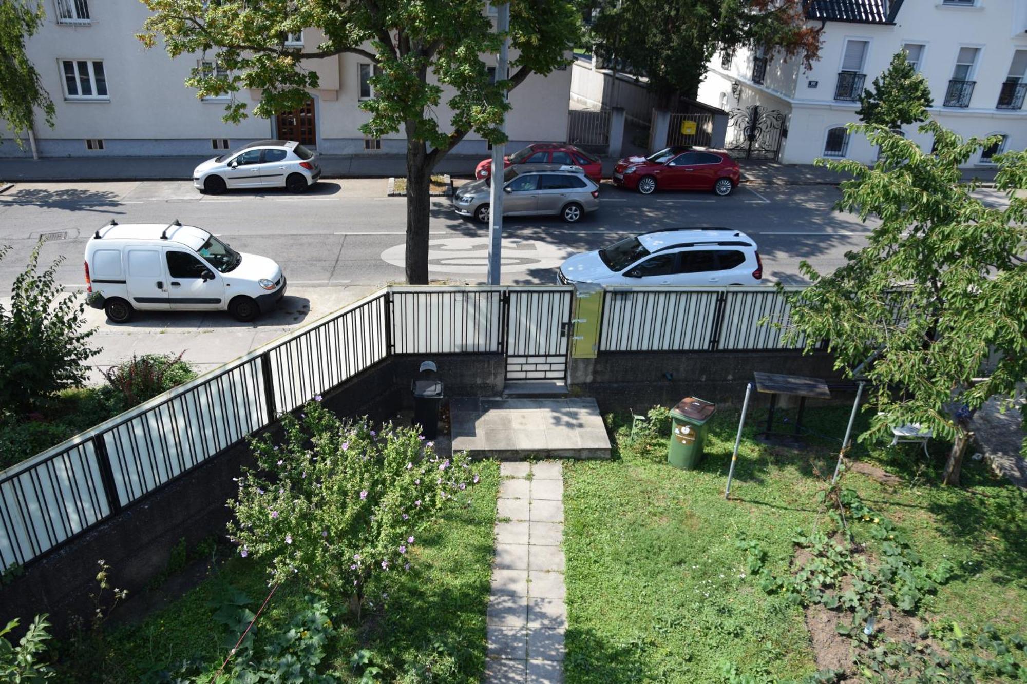 Central-vintage With Free Parking And 5min Walk To Metro Wenen