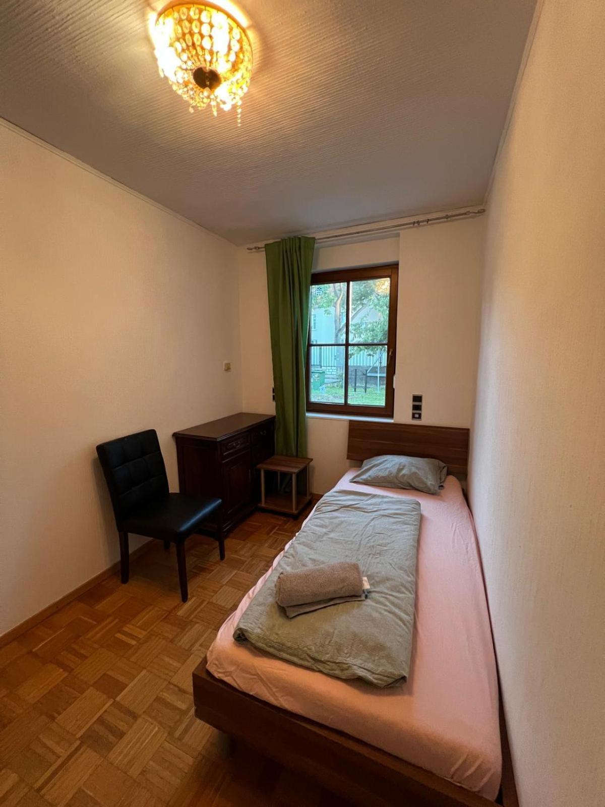Central-vintage With Free Parking And 5min Walk To Metro Villa Wenen