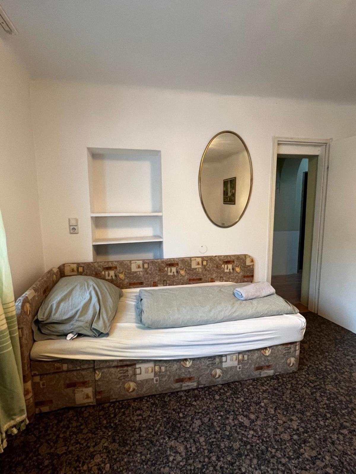 Central-vintage With Free Parking And 5min Walk To Metro * Wenen